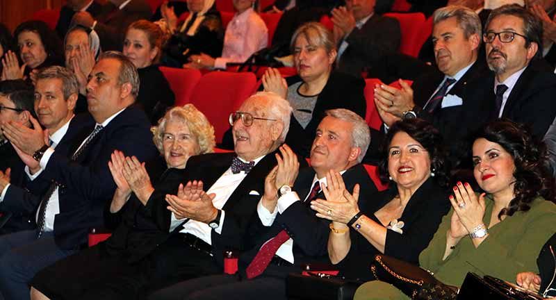 Eskişehir Tanıtım Grubu (ETG), eski Milli Eğitim Bakanı ve Anadolu Üniversitesi'nin (AÜ) temelini oluşturan Eskişehir İktisadi ve İdari İlimler Akademisinin kurucusu Prof. Dr. Orhan Oğuz için vefa gecesi düzenledi.