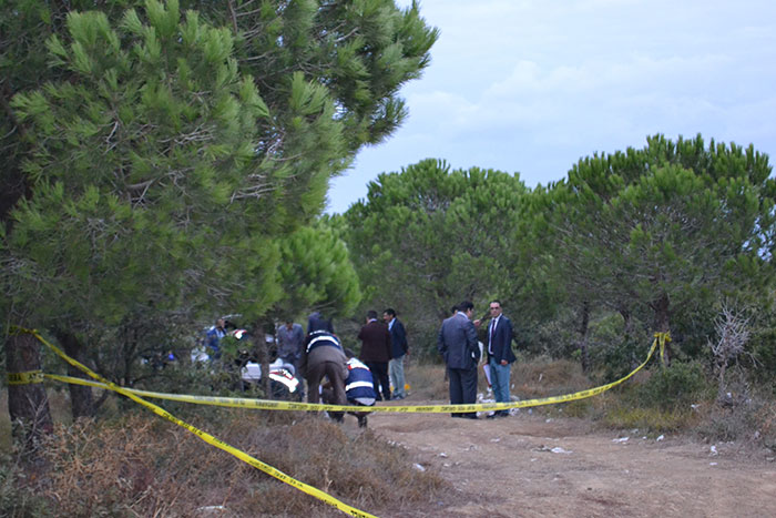 Balıkesir'in Bandırma ilçesi biri araç içerisinde olmak üzere 3 kişinin cesedi bulundu. 