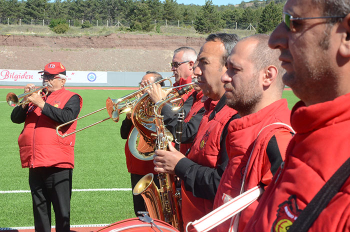 Eskişehir Osmangazi Üniversitesi (ESOGÜ) Stadyumu yapılan açılış töreni ile hizmete girdi. Açılış sonrası stattaki ilk maçı Eskişehir Valisi Azmi Çelik ve ESOGÜ Rektörü Prof. Dr. Hasan Gönen de kadroda yer aldı.