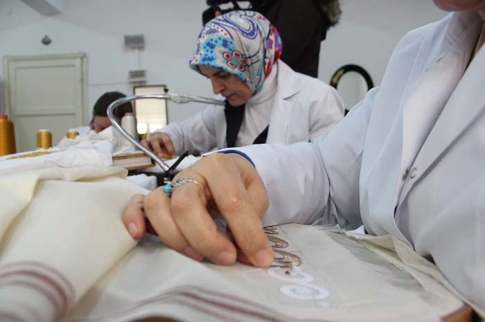 “Günümüze kadar Osmanlı’dan gelmiş. Umarım bizde daha ileriki dönemlere aktarabiliriz. Puşideyi arkadaşlarımla beraber işledik. Şehzade Şevket’e ait olan bir puşideydi. 8 aylık bir sürede işledik. Okulumuz ve kendimiz adına bizim için gurur verici bir olaydı” diye konuştu. 