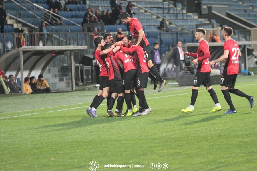 Es Es, Emre Güral'ın hat-trick yaptığı karşılaşmada, Erdal Akdari'nin da attığı golle 4-2'lik skoru yakaladı.