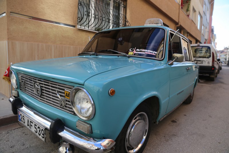 TOFAŞ tarafından 12 Şubat 1971'de üretimine başlanan, adını Bursa'nın Osmanlı'ya başkentlik yaptığı dönemde padişahlık yapan Sultan 1. Murad'dan alan "Murat 124", aradan geçen 48 yıla rağmen vatandaşların ilgi odağı olmaya devam ediyor. Eskişehir'de yaşayan Recep Gürlü (62), 1976'da satın aldığı "Murat 124"ünün ruh halini tedavi ettiğini düşünerek 40 yıldır otomobiliyle adeta arkadaşlık ediyor.