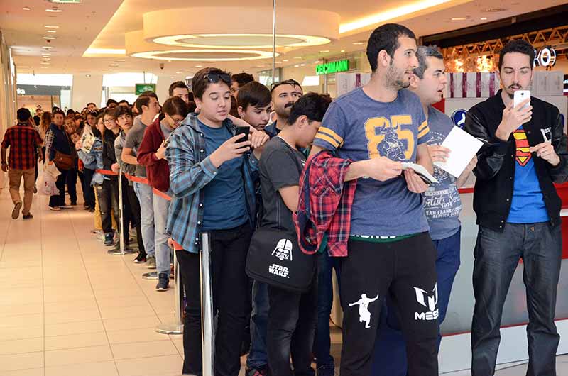 ECE Türkiye Proje Yönetimi A.Ş. tarafından yönetilen Espark Alışveriş Merkezi (AVM) ve Hummel işbirliğiyle düzenlenen etkinlik kapsamında, Pascal Nouma ve Merve Aydın sevenleriyle buluştu.