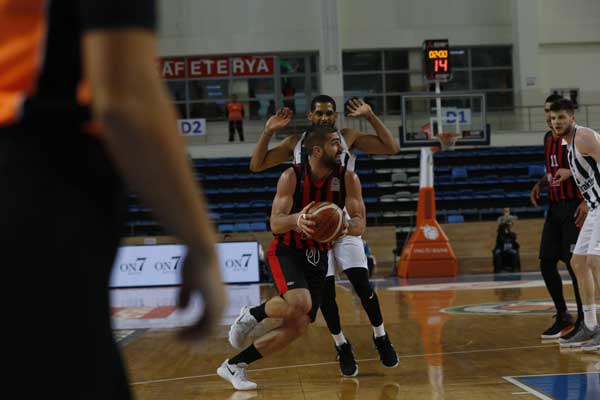 Eskişehir Basket, Sakarya Büyükşehir Basketbol’a deplasmanda 100-89 mağlup oldu. Bu sonuçla Potanın Şimşekleri ilk yarıyı 4. sırada tamamladı.