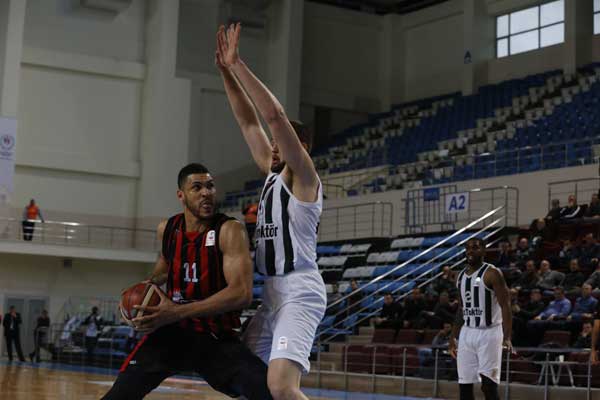 Eskişehir Basket, Sakarya Büyükşehir Basketbol’a deplasmanda 100-89 mağlup oldu. Bu sonuçla Potanın Şimşekleri ilk yarıyı 4. sırada tamamladı.