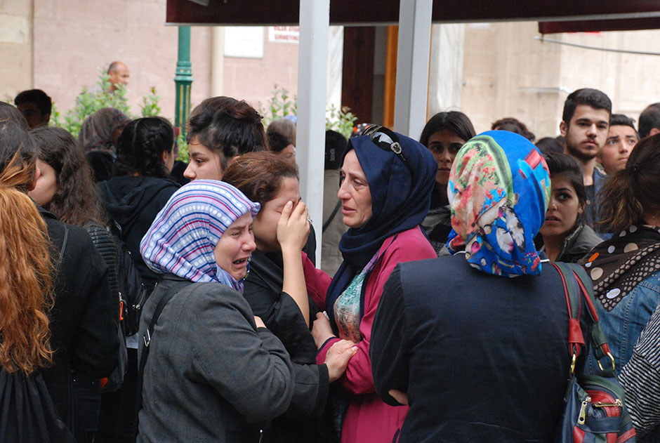 Kocaeli’nin İzmit ilçesinde, birlikte yaşadığı babası Erdal Günlü tarafından iftar sonrası silahla vurularak öldürülen Rana Günlü’nün cenazesi Eskişehir'de Reşadiye Camaiinde kılınan ikindi namazını müteakip Asri Mezarlığa defnedildi.