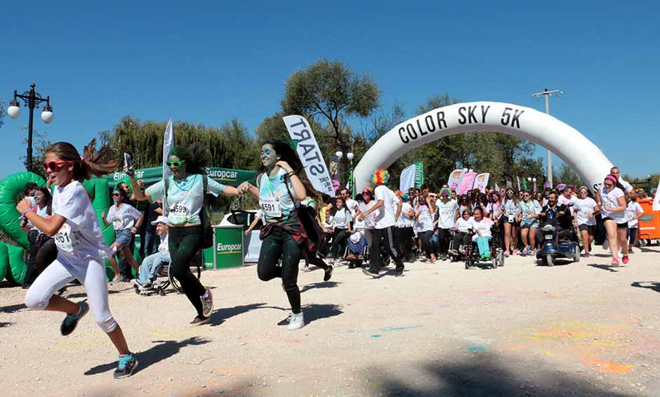 ABD'den tüm dünyaya yayılan "renkli koşu (color sky 5k)" etkinliği Eskişehir'de gerçekleştirildi.