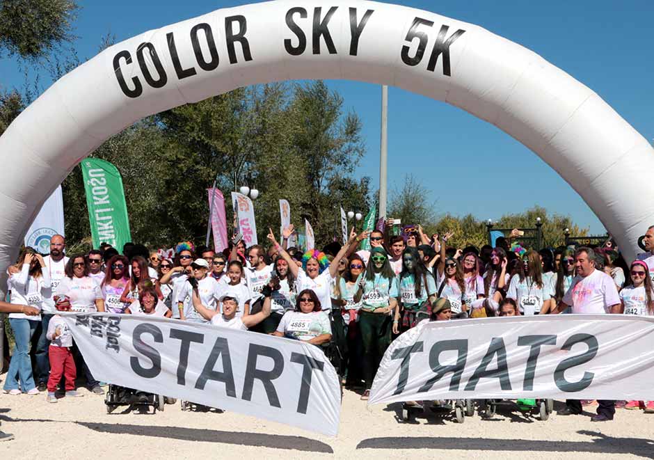 ABD'den tüm dünyaya yayılan "renkli koşu (color sky 5k)" etkinliği Eskişehir'de gerçekleştirildi.