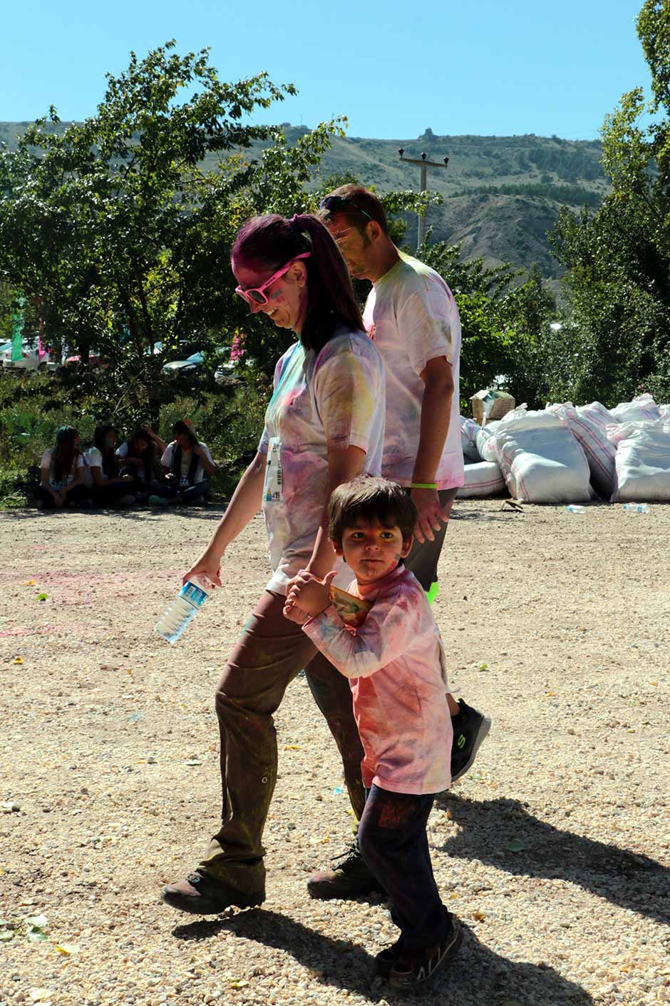 ABD'den tüm dünyaya yayılan "renkli koşu (color sky 5k)" etkinliği Eskişehir'de gerçekleştirildi.