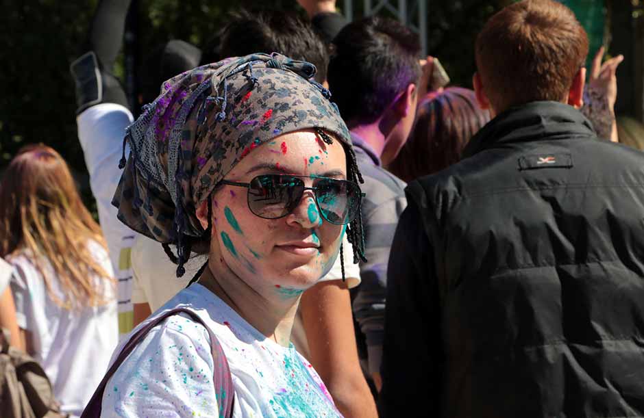 ABD'den tüm dünyaya yayılan "renkli koşu (color sky 5k)" etkinliği Eskişehir'de gerçekleştirildi.