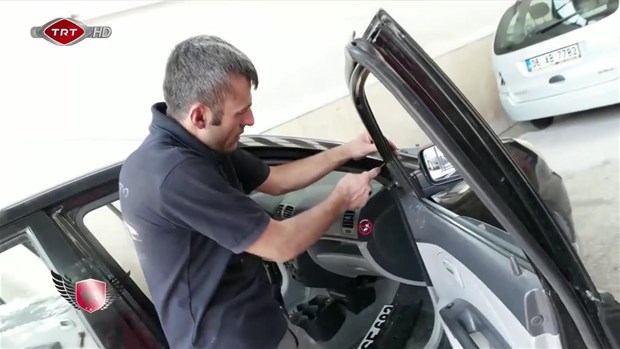 TRT'nin sevilen programlarından % 100 Oto programı yine bir otomobili yeniledi. Sevilen programda bu defa Kia Picanto marka aracı yenilediler. Sıfır gibi olan aracın sahini son halini görünce inanamadı.