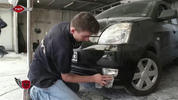 TRT'nin sevilen programlarından % 100 Oto programı yine bir otomobili yeniledi. Sevilen programda bu defa Kia Picanto marka aracı yenilediler. Sıfır gibi olan aracın sahini son halini görünce inanamadı.