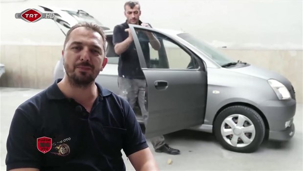 TRT'nin sevilen programlarından % 100 Oto programı yine bir otomobili yeniledi. Sevilen programda bu defa Kia Picanto marka aracı yenilediler. Sıfır gibi olan aracın sahini son halini görünce inanamadı.