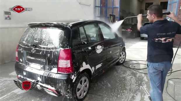 TRT'nin sevilen programlarından % 100 Oto programı yine bir otomobili yeniledi. Sevilen programda bu defa Kia Picanto marka aracı yenilediler. Sıfır gibi olan aracın sahini son halini görünce inanamadı.