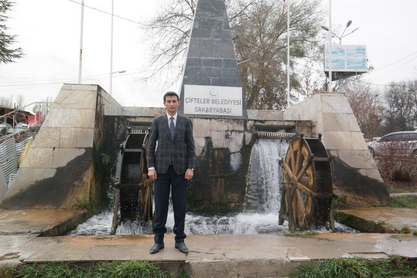 Eskişehir’in Çifteler ilçesinde Sakarya Nehri'nin doğduğu alanda çalışmalarını yoğunlaşırken, Belediye Başkanı Kadir Bıyık, yerli ve yabancı turistleri daha iyi ağırlayabilmek için ilçede önemli çalışmalar yapacaklarını söyledi.