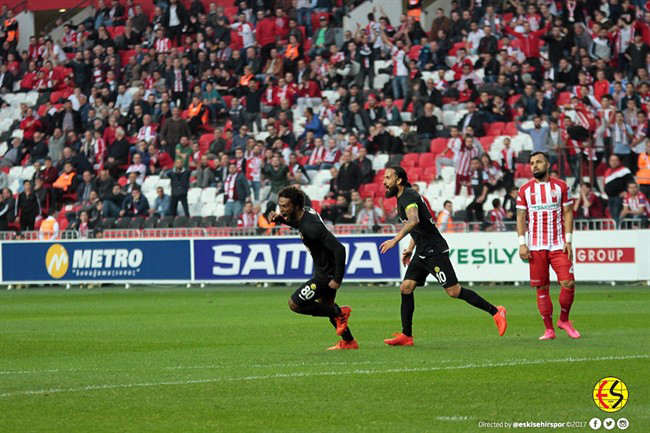 Ama Bruno takibi sürdürdü, kaleci yerini almadan Samsunspor savunmasını gafil avladı ve topu ağlara göndererek takımımızın 3. Golünü attı.