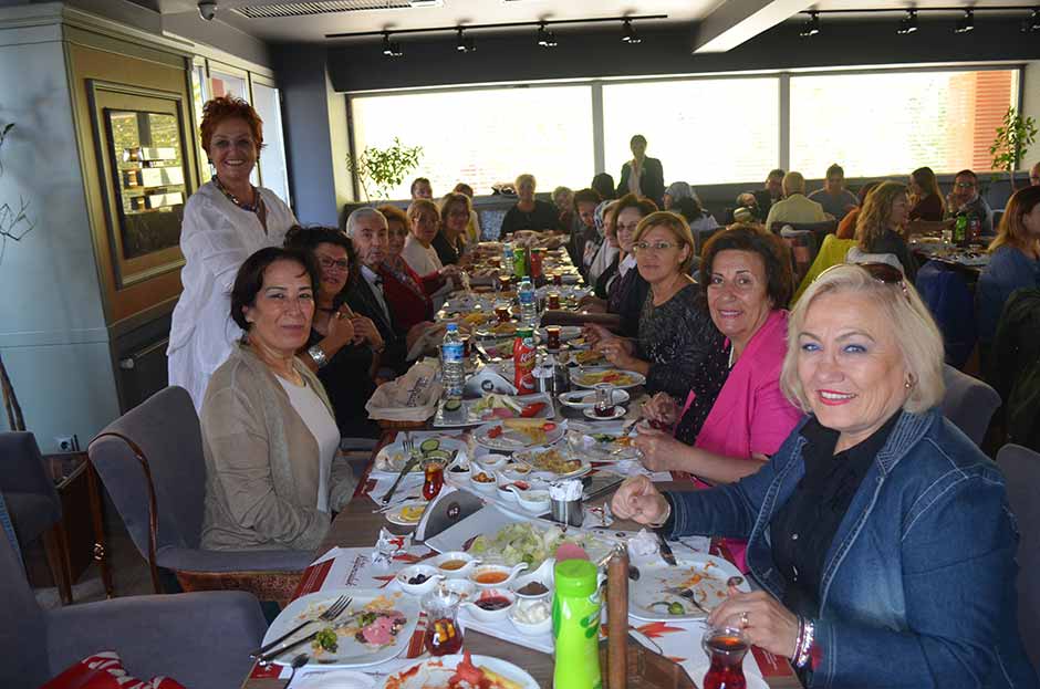 Eskişehir Toplum ve Sanat Derneği (ETOS), Eskişehir'de bir cafede düzenlediği kahvaltılı program ile yeni dönem çalışmalarına başladı. 