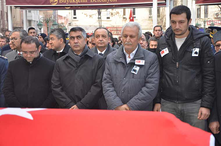 İstanbul'daki terör saldırısında şehit düşen polis memuru Uğur Ürker'in cenazesi memleketi Eskişehir'de defnedildi.