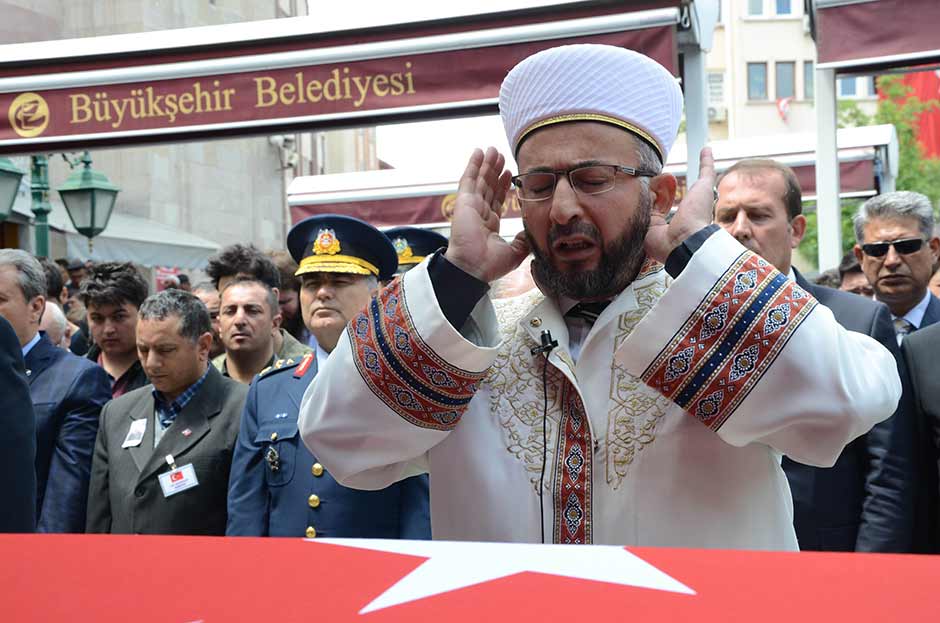 Mardin’in Nusaybin ilçesinde şehit düşen Eskişehirli Piyade Astsubay Kıdemli Çavuş Anıl Gül, Eskişehir’de binlerce kişi tarafından son yolculuğuna uğurlandı.