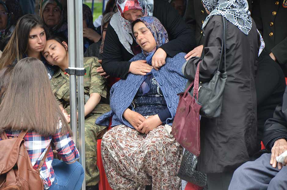 Mardin’in Nusaybin ilçesinde şehit düşen Eskişehirli Piyade Astsubay Kıdemli Çavuş Anıl Gül, Eskişehir’de binlerce kişi tarafından son yolculuğuna uğurlandı.