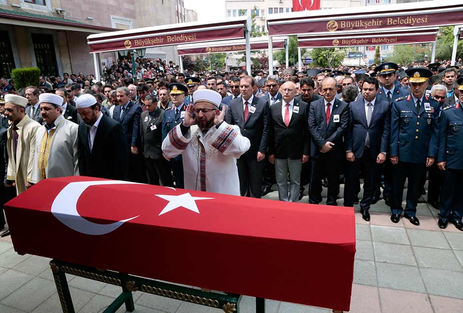 Mardin’in Nusaybin ilçesinde şehit düşen Eskişehirli Piyade Astsubay Kıdemli Çavuş Anıl Gül, Eskişehir’de binlerce kişi tarafından son yolculuğuna uğurlandı.