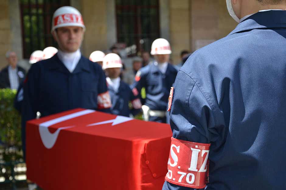 Mardin’in Nusaybin ilçesinde şehit düşen Eskişehirli Piyade Astsubay Kıdemli Çavuş Anıl Gül, Eskişehir’de binlerce kişi tarafından son yolculuğuna uğurlandı.