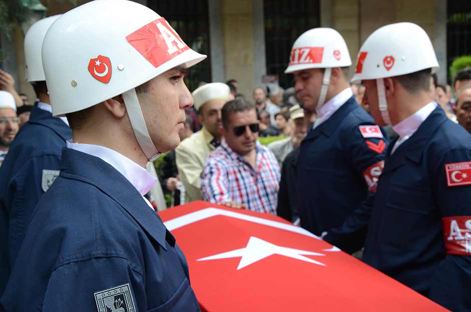 Mardin’in Nusaybin ilçesinde şehit düşen Eskişehirli Piyade Astsubay Kıdemli Çavuş Anıl Gül, Eskişehir’de binlerce kişi tarafından son yolculuğuna uğurlandı.