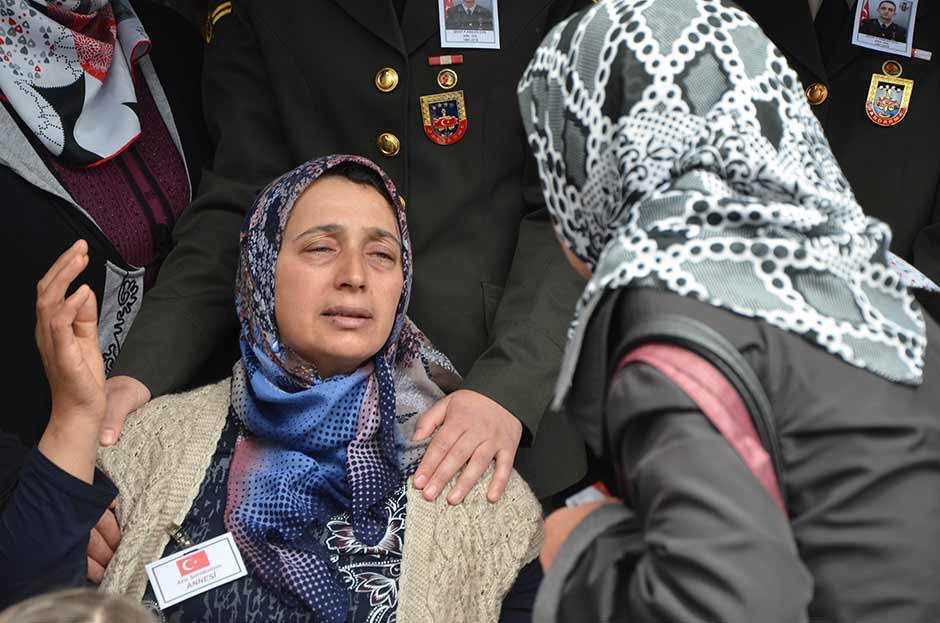 Mardin’in Nusaybin ilçesinde şehit düşen Eskişehirli Piyade Astsubay Kıdemli Çavuş Anıl Gül, Eskişehir’de binlerce kişi tarafından son yolculuğuna uğurlandı.