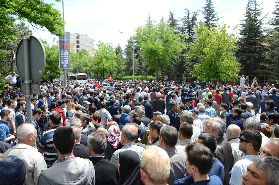 Mardin’in Nusaybin ilçesinde şehit düşen Eskişehirli Piyade Astsubay Kıdemli Çavuş Anıl Gül, Eskişehir’de binlerce kişi tarafından son yolculuğuna uğurlandı.