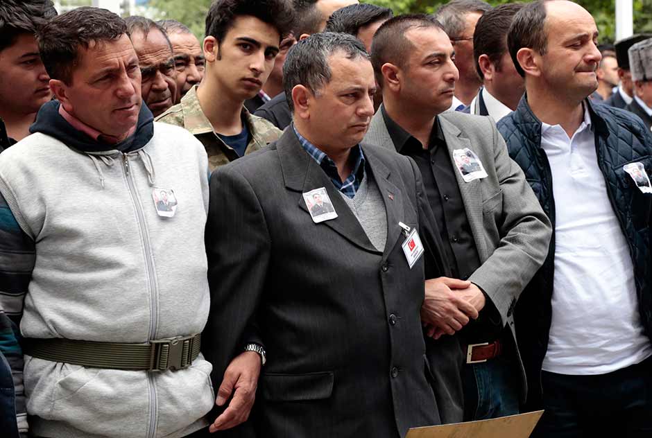 Mardin’in Nusaybin ilçesinde şehit düşen Eskişehirli Piyade Astsubay Kıdemli Çavuş Anıl Gül, Eskişehir’de binlerce kişi tarafından son yolculuğuna uğurlandı.