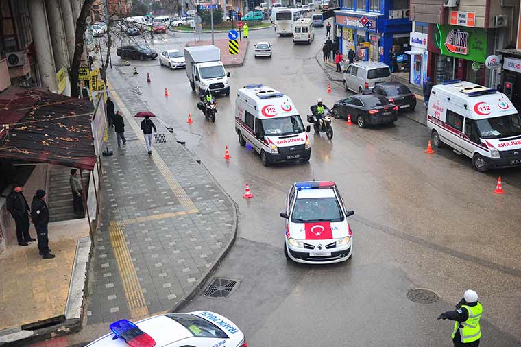 Fırat Kalkanı Operasyonu kapsamında El -Bab'ta şehit düşen Bordo Bereli Binbaşı Bülent Albayrak memleketi Bursa’nın Orhangazi ilçesinde son yolculuğuna uğurlandı. Şehit binbaşının cenaze törenine Milli Savunma Bakanı Fikri Işık ve Eski İçişleri Bakanı Efkan Ala ve binlerce kişi katıldı. 