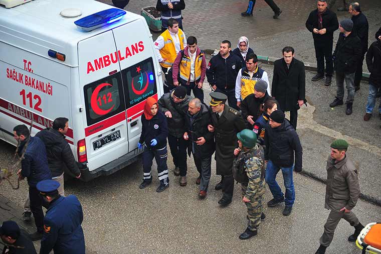 Fırat Kalkanı Operasyonu kapsamında El -Bab'ta şehit düşen Bordo Bereli Binbaşı Bülent Albayrak memleketi Bursa’nın Orhangazi ilçesinde son yolculuğuna uğurlandı. Şehit binbaşının cenaze törenine Milli Savunma Bakanı Fikri Işık ve Eski İçişleri Bakanı Efkan Ala ve binlerce kişi katıldı. 