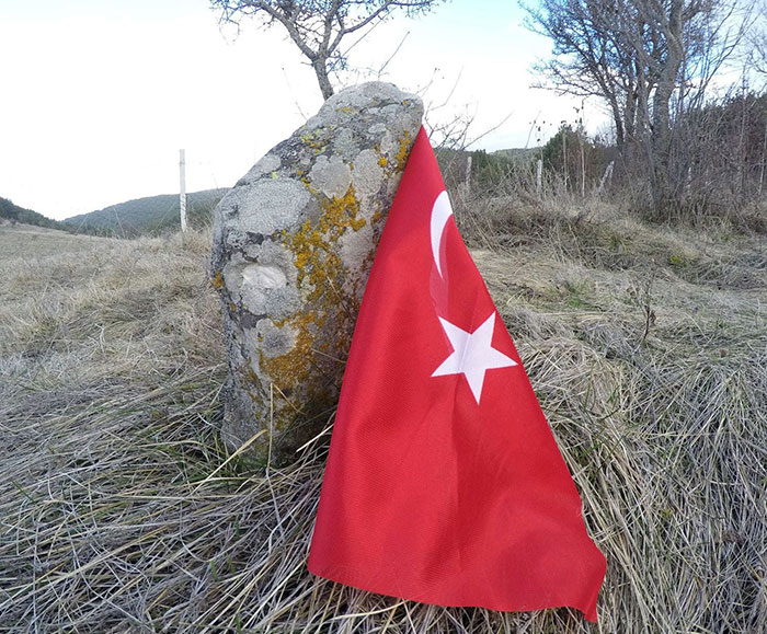 Eskişehir'de kullanılmamasından ötürü yok olan Belce Köyü'nün varlığını şehit kabirleri ortaya çıkarttı. 