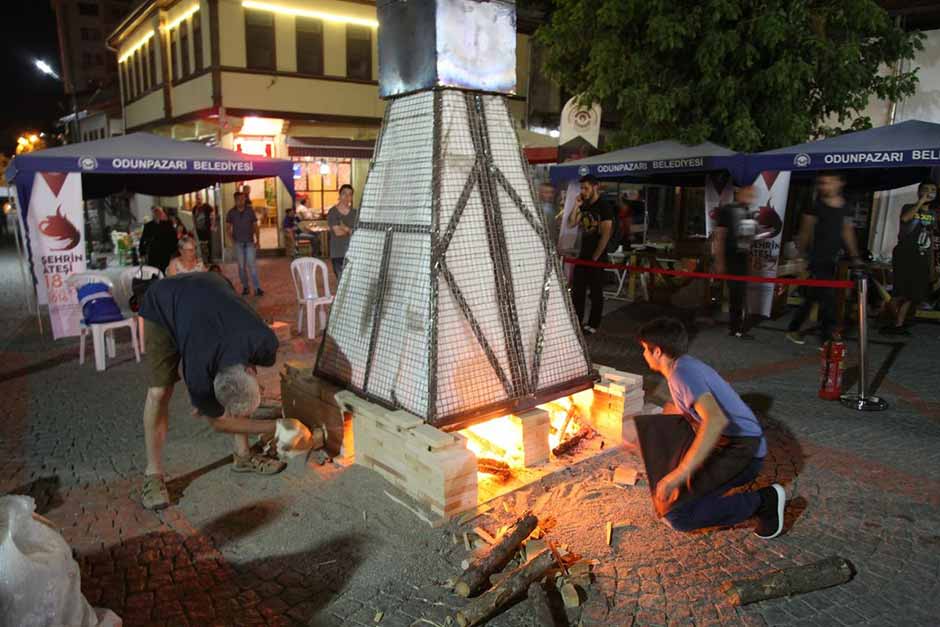 Odunpazarı Belediyesi tarafından Şehrin Ateşi sloganı ile düzenlenen 2. Uluslararası Eskişehir Odunpazarı Seramik Pişirim Teknikleri Çalıştayı’nda birinci gün tamamlandı. 