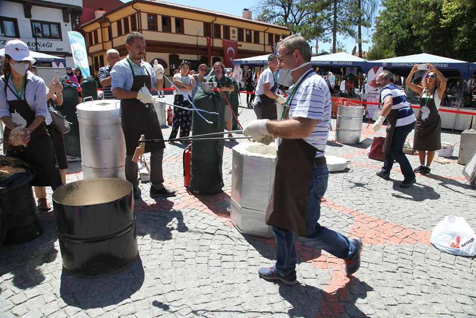 Odunpazarı Belediyesi tarafından Şehrin Ateşi sloganı ile düzenlenen 2. Uluslararası Eskişehir Odunpazarı Seramik Pişirim Teknikleri Çalıştayı’nda birinci gün tamamlandı. 