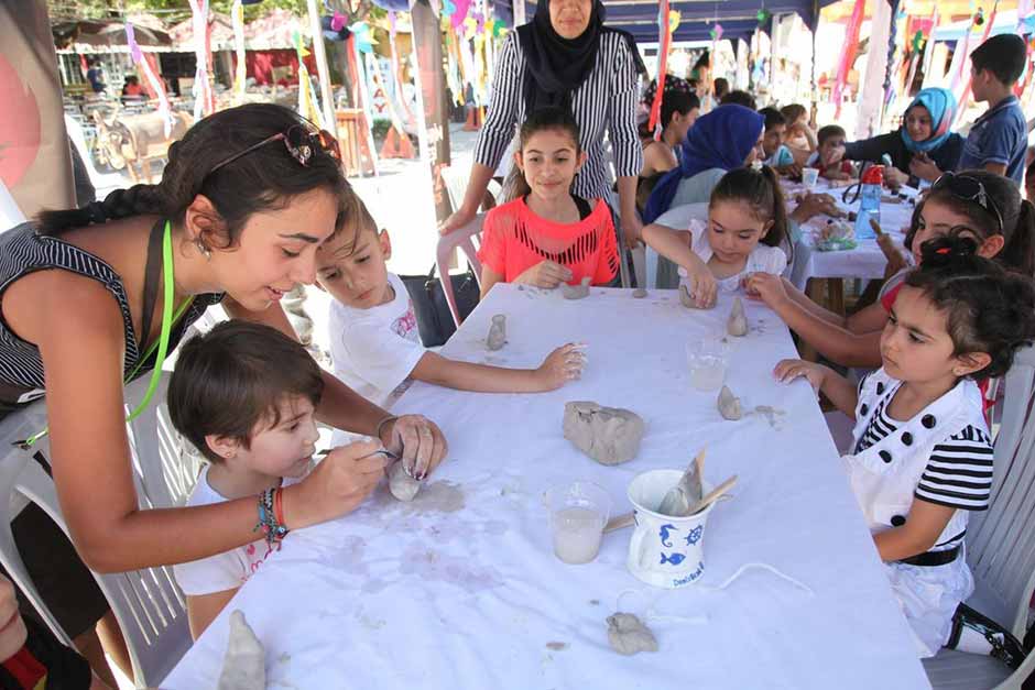 Odunpazarı Belediyesi tarafından Şehrin Ateşi sloganı ile düzenlenen 2. Uluslararası Eskişehir Odunpazarı Seramik Pişirim Teknikleri Çalıştayı’nda birinci gün tamamlandı. 