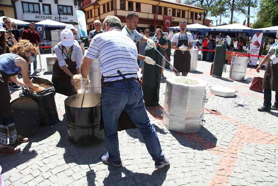 Odunpazarı Belediyesi tarafından Şehrin Ateşi sloganı ile düzenlenen 2. Uluslararası Eskişehir Odunpazarı Seramik Pişirim Teknikleri Çalıştayı’nda birinci gün tamamlandı. 