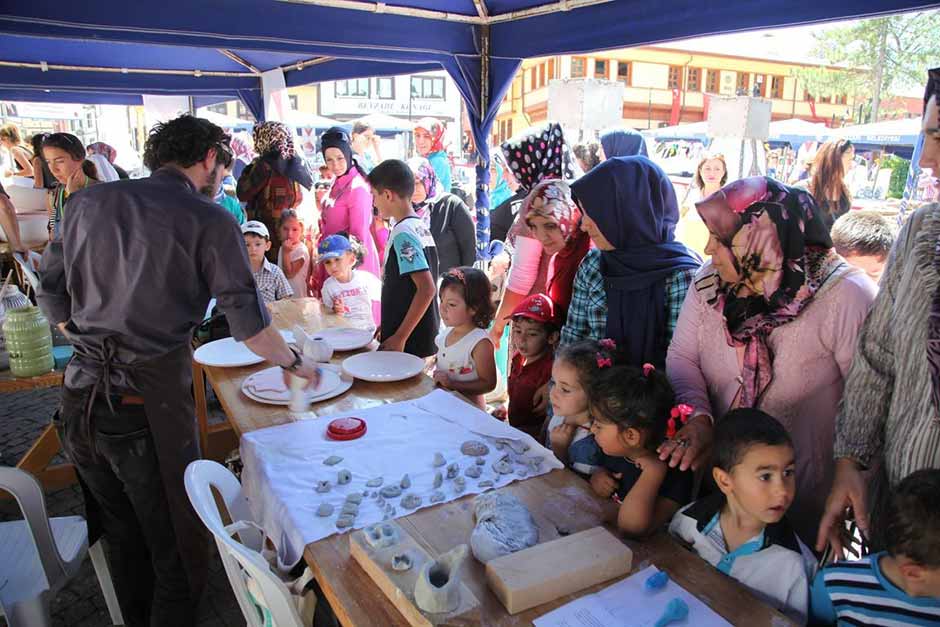 Odunpazarı Belediyesi tarafından Şehrin Ateşi sloganı ile düzenlenen 2. Uluslararası Eskişehir Odunpazarı Seramik Pişirim Teknikleri Çalıştayı’nda birinci gün tamamlandı. 