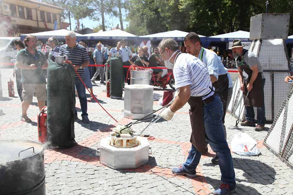 Odunpazarı Belediyesi tarafından Şehrin Ateşi sloganı ile düzenlenen 2. Uluslararası Eskişehir Odunpazarı Seramik Pişirim Teknikleri Çalıştayı’nda birinci gün tamamlandı. 