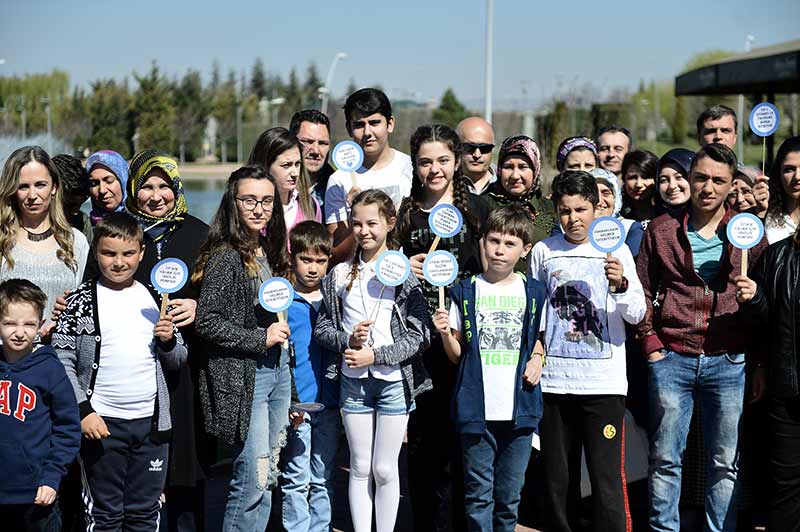 Eskişehir'de yaşayan "tip 1 diyabet" hastası çocukların aileleri, sosyal medya üzerinden kurdukları grup sayesinde bir araya gelerek ortak hastalığa birlikte göğüs geriyor.