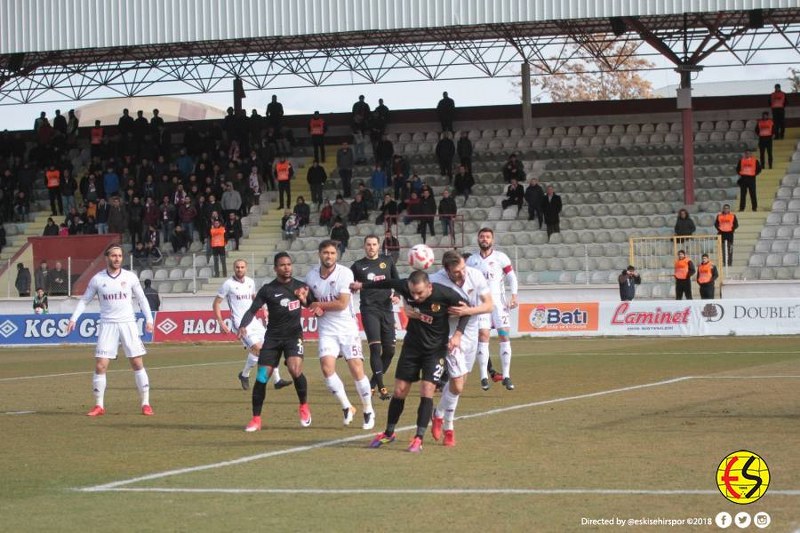 Eskişehirspor, TFF 1. Lig'in 19'uncu haftasında Elazığspor deplasmanından da mağlıbiyetle ayrıldı. Maçın en kritik anı Semih'in boş kaleye gol kaçırması oldu.
