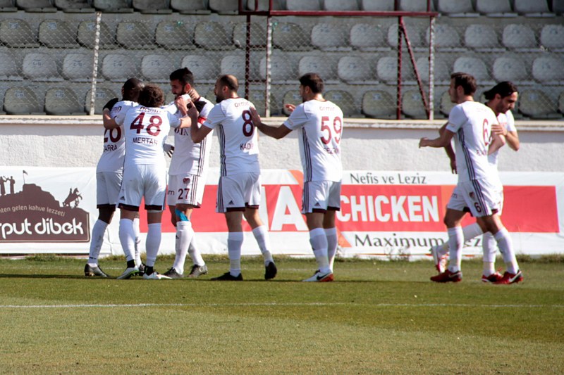 Eskişehirspor, TFF 1. Lig'in 19'uncu haftasında Elazığspor deplasmanından da mağlıbiyetle ayrıldı. Maçın en kritik anı Semih'in boş kaleye gol kaçırması oldu.
