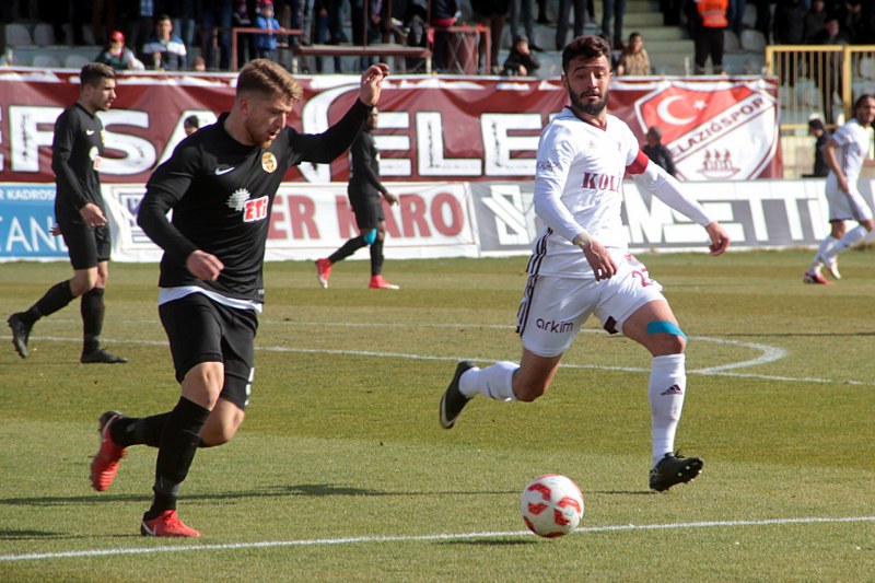 Eskişehirspor, TFF 1. Lig'in 19'uncu haftasında Elazığspor deplasmanından da mağlıbiyetle ayrıldı. Maçın en kritik anı Semih'in boş kaleye gol kaçırması oldu.
