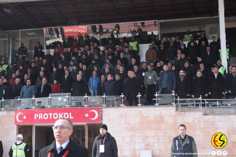 Eskişehirspor, TFF 1. Lig'in 19'uncu haftasında Elazığspor deplasmanından da mağlıbiyetle ayrıldı. Maçın en kritik anı Semih'in boş kaleye gol kaçırması oldu.
