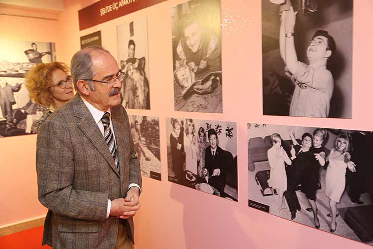 Büyükşehir Belediyesi, açıldığı kentlerde ziyaretçi rekoru kıran ‘İşte Benim Zeki Müren’ sergisini Eskişehir’e getirdi.