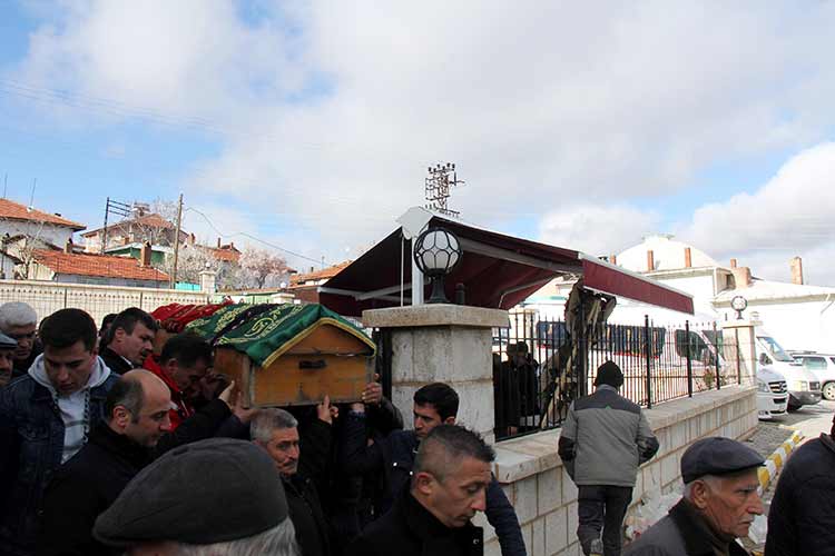 Eskişehir’de dün akşam yaşanan trafik kazasında hayatını kaybeden Rümeysa Ünsal, memleketi Mihallıççık ilçesinde son yolculuğuna uğurlandı.