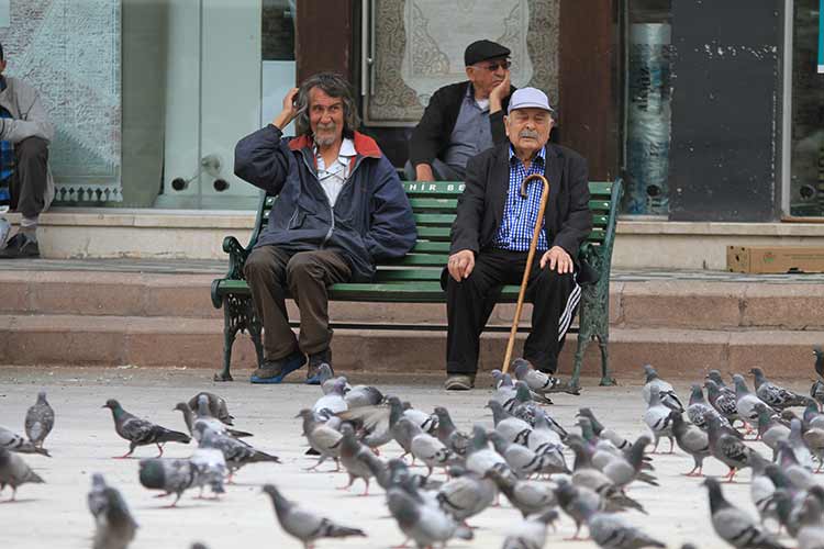 Ramazan ayının en sıcak gününün yaşandığı Eskişehir’de 32 dereceyi gören hava sıcaklığı vatandaşların park ve bahçelere akın etmesine sebep oldu. 