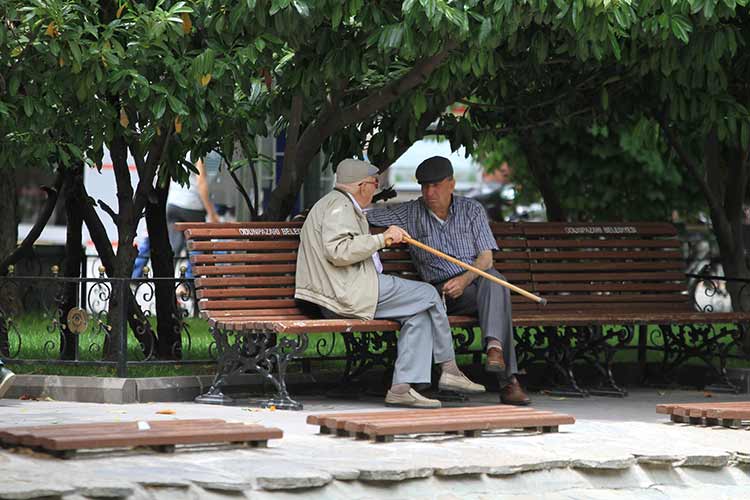 Ramazan ayının en sıcak gününün yaşandığı Eskişehir’de 32 dereceyi gören hava sıcaklığı vatandaşların park ve bahçelere akın etmesine sebep oldu. 