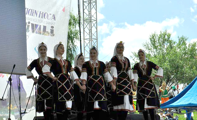 Sivrihisar ilçesinde bu yıl ikincisi düzenlenen Uluslararası Nasreddin Hoca Kültür ve Sanat Festivali büyük bir coşkuyla başladı.