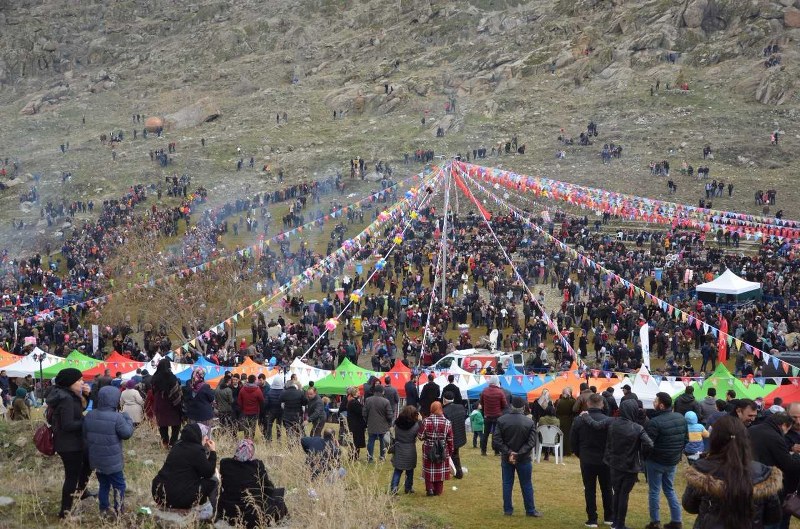 Eskişehir'in Sivrihisar ilçesinde gerçekleştirilen "Dövme Sucuk Festivali" büyük ilgi gördü.